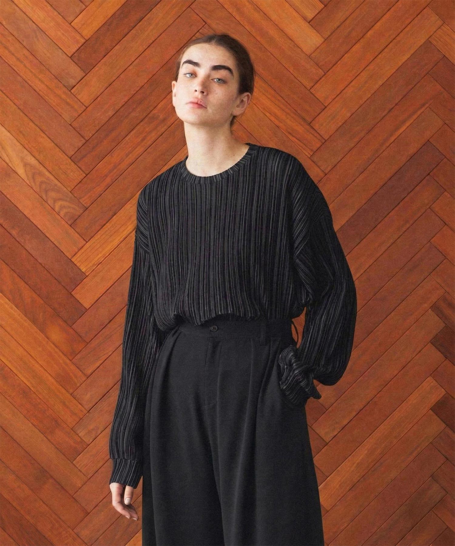 PLEATS L/S PULLOVER